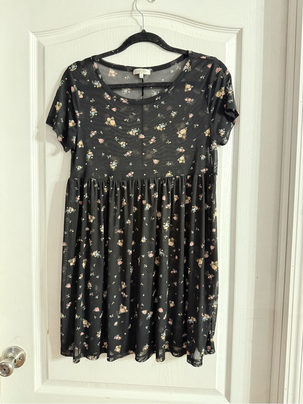 Ultra Flirt Women’s Black Sheer Floral Boho Top Sz L. O-24